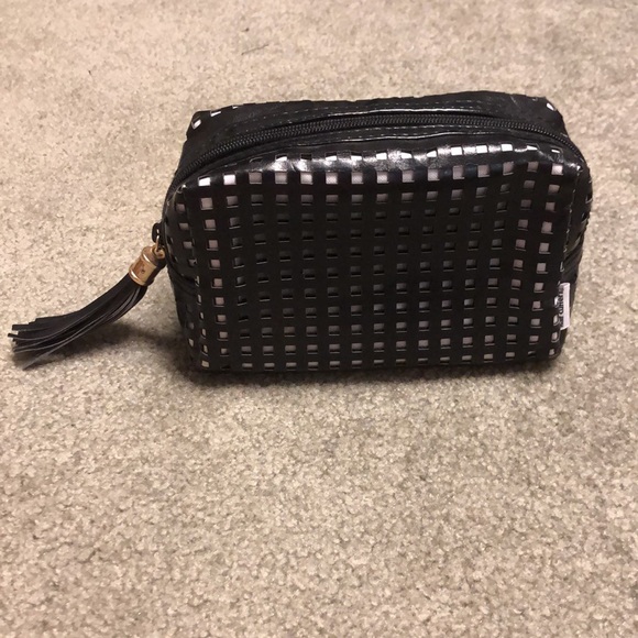 🌟5/$25!🌟 EUC Cosmetic Bag with Tassel Zipper - Picture 7 of 9